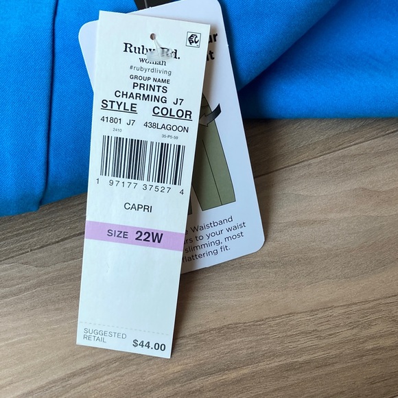Ruby rd pull on Capri pant slimming contour waistband lagoon blue 22W - Picture 10 of 16